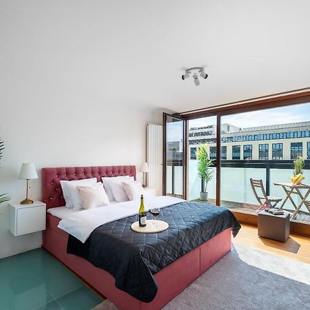Apartment With Balcony And Parking Near The Prague Museum Bagian luar foto