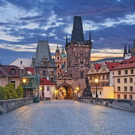 Apartment With Balcony And Parking Near The Prague Museum Bagian luar foto
