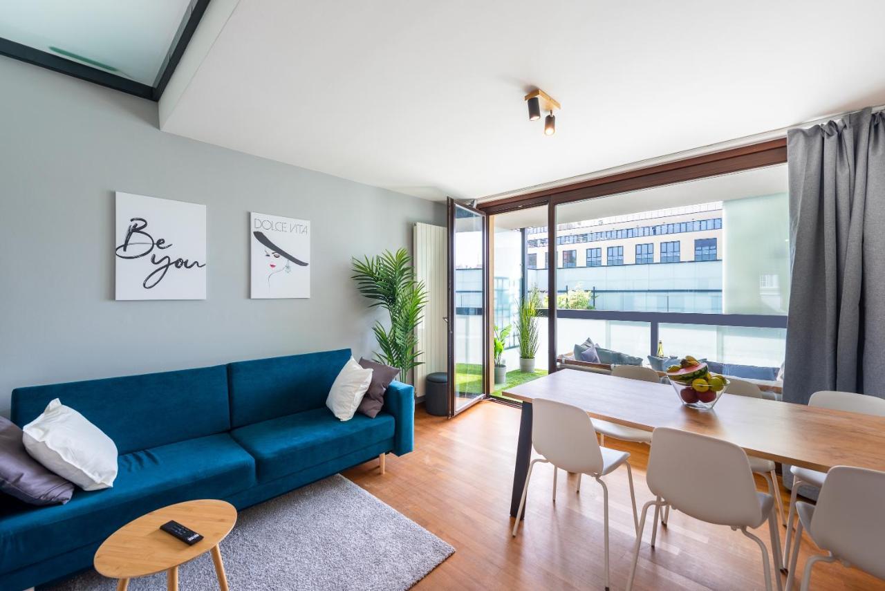 Apartment With Balcony And Parking Near The Prague Museum Bagian luar foto