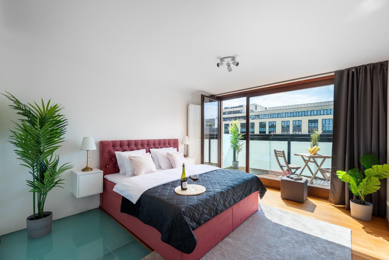 Apartment With Balcony And Parking Near The Prague Museum Bagian luar foto