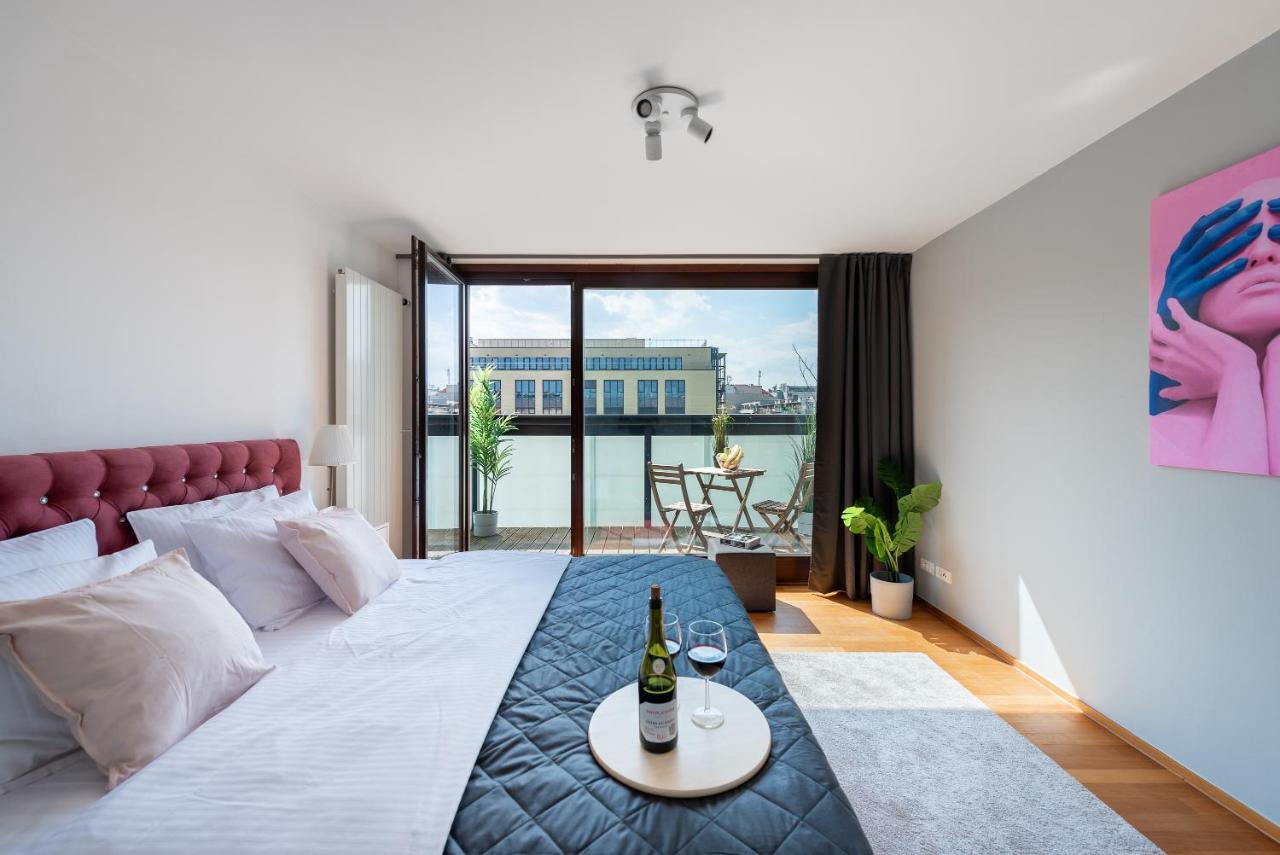 Apartment With Balcony And Parking Near The Prague Museum Bagian luar foto