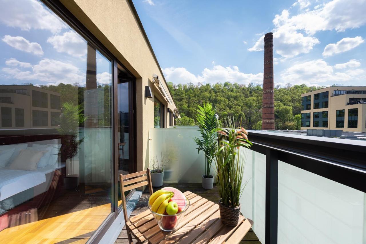 Apartment With Balcony And Parking Near The Prague Museum Bagian luar foto