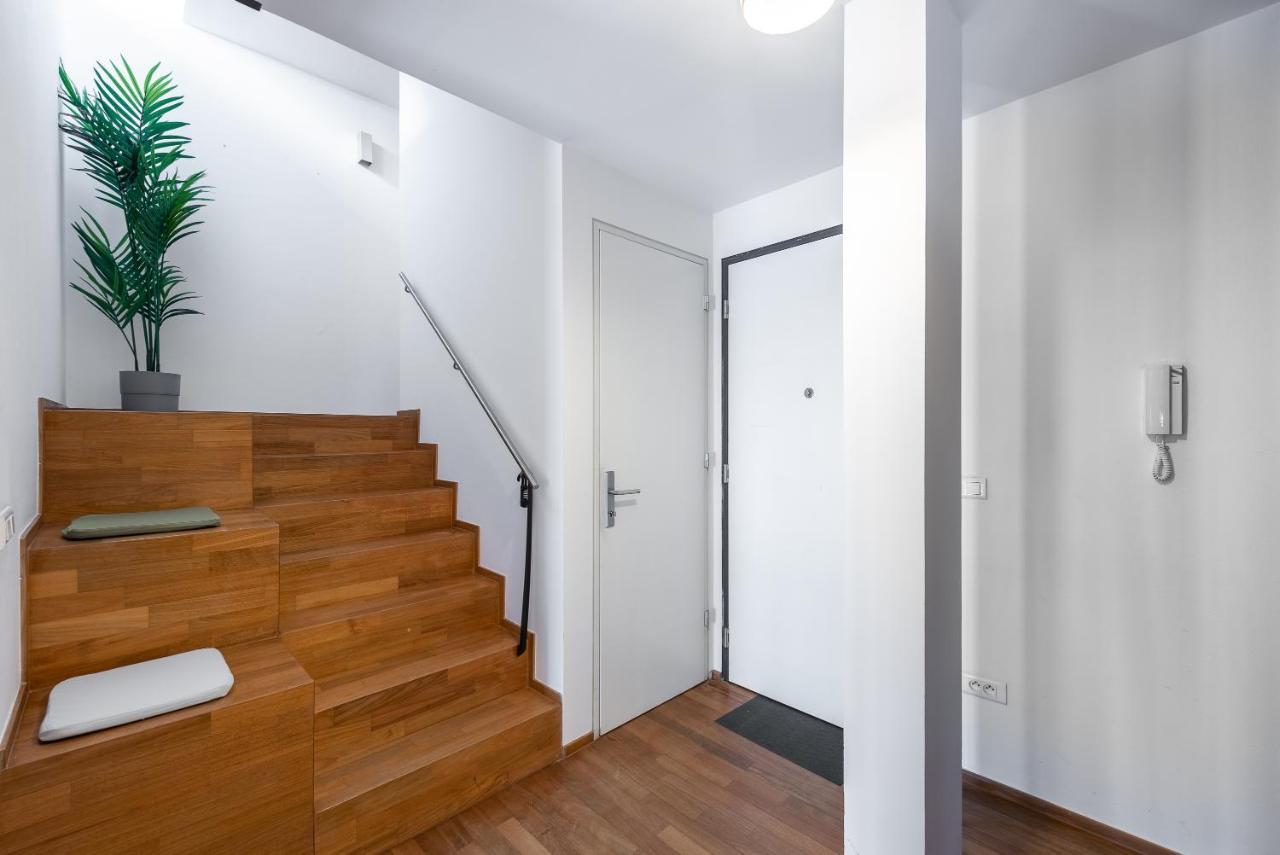 Apartment With Balcony And Parking Near The Prague Museum Bagian luar foto