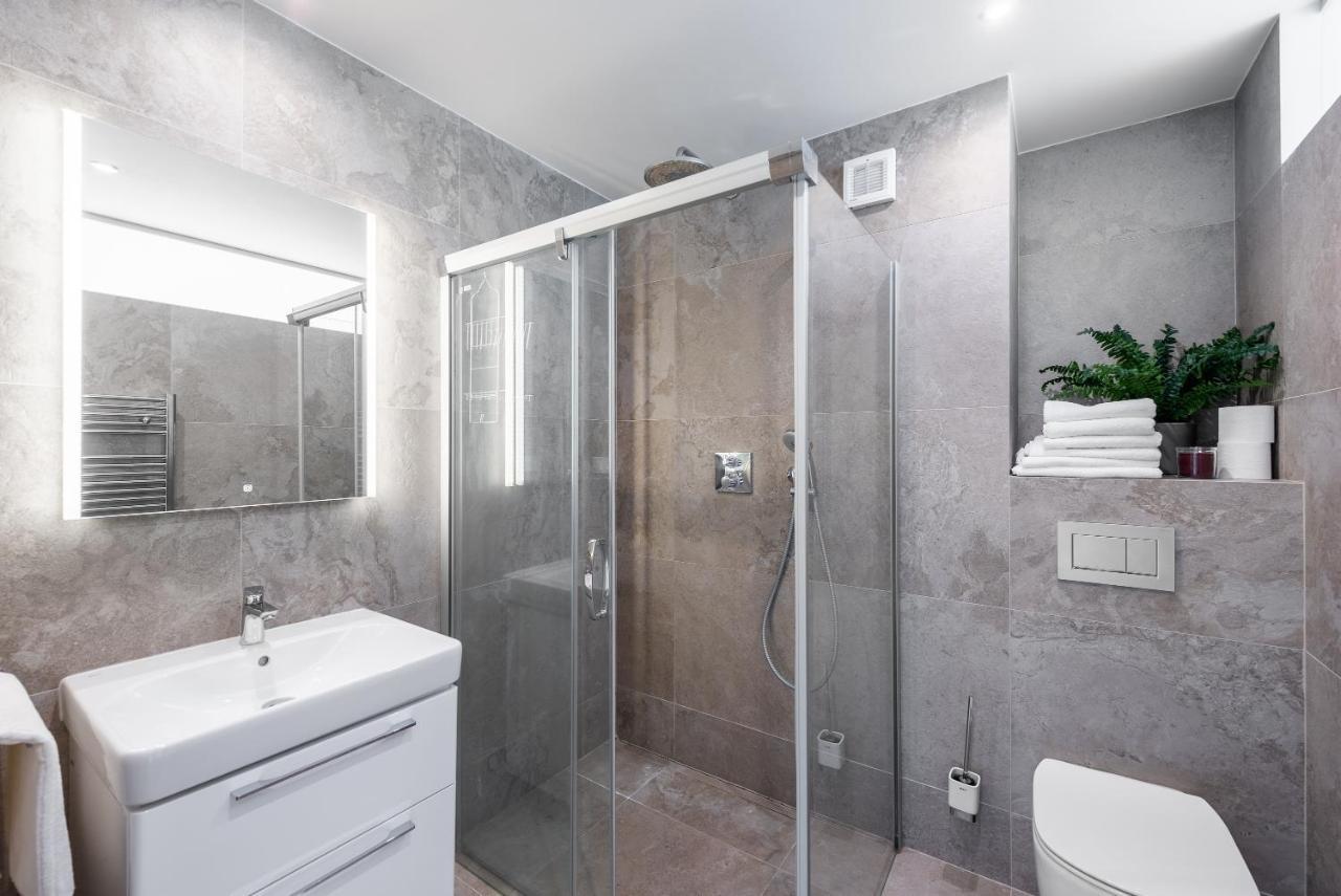 Apartment With Balcony And Parking Near The Prague Museum Bagian luar foto