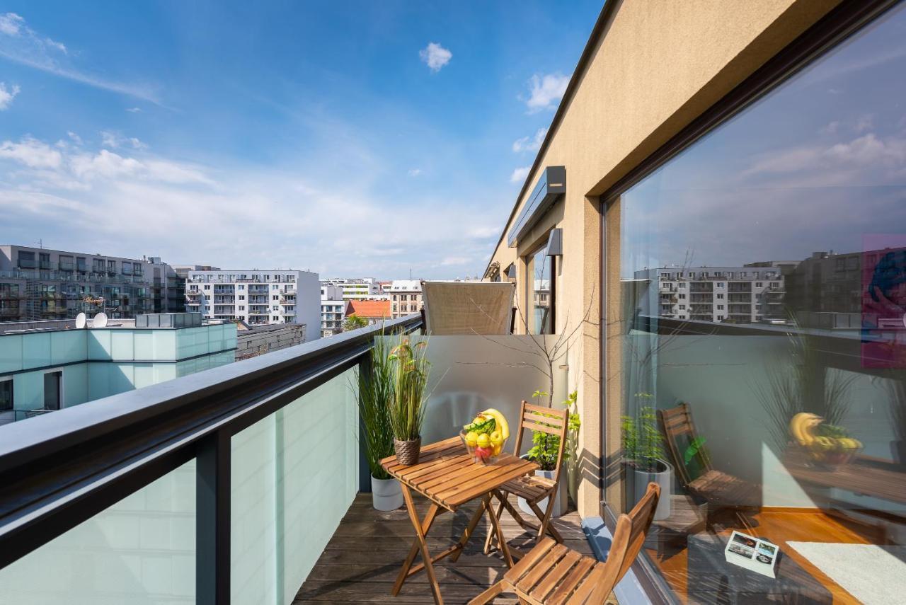 Apartment With Balcony And Parking Near The Prague Museum Bagian luar foto