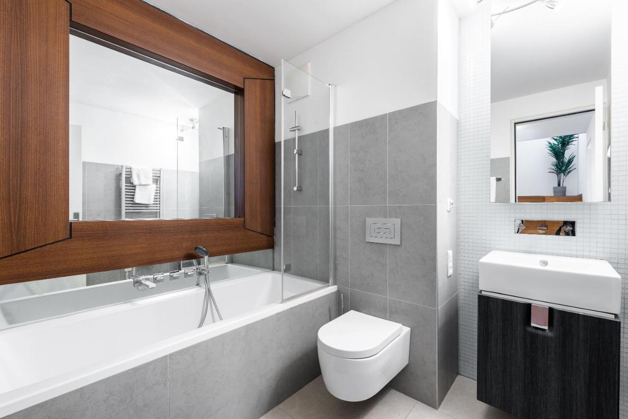Apartment With Balcony And Parking Near The Prague Museum Bagian luar foto