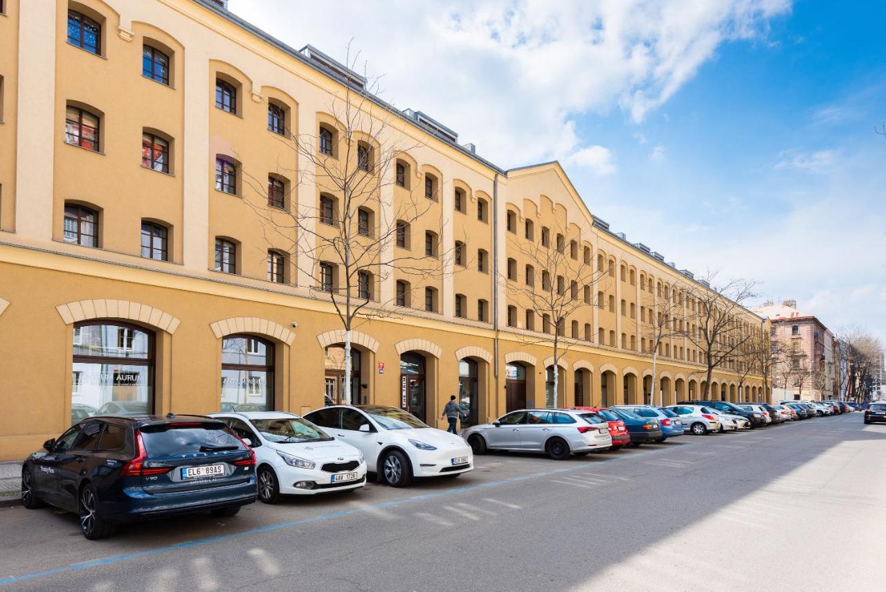 Apartment With Balcony And Parking Near The Prague Museum Bagian luar foto